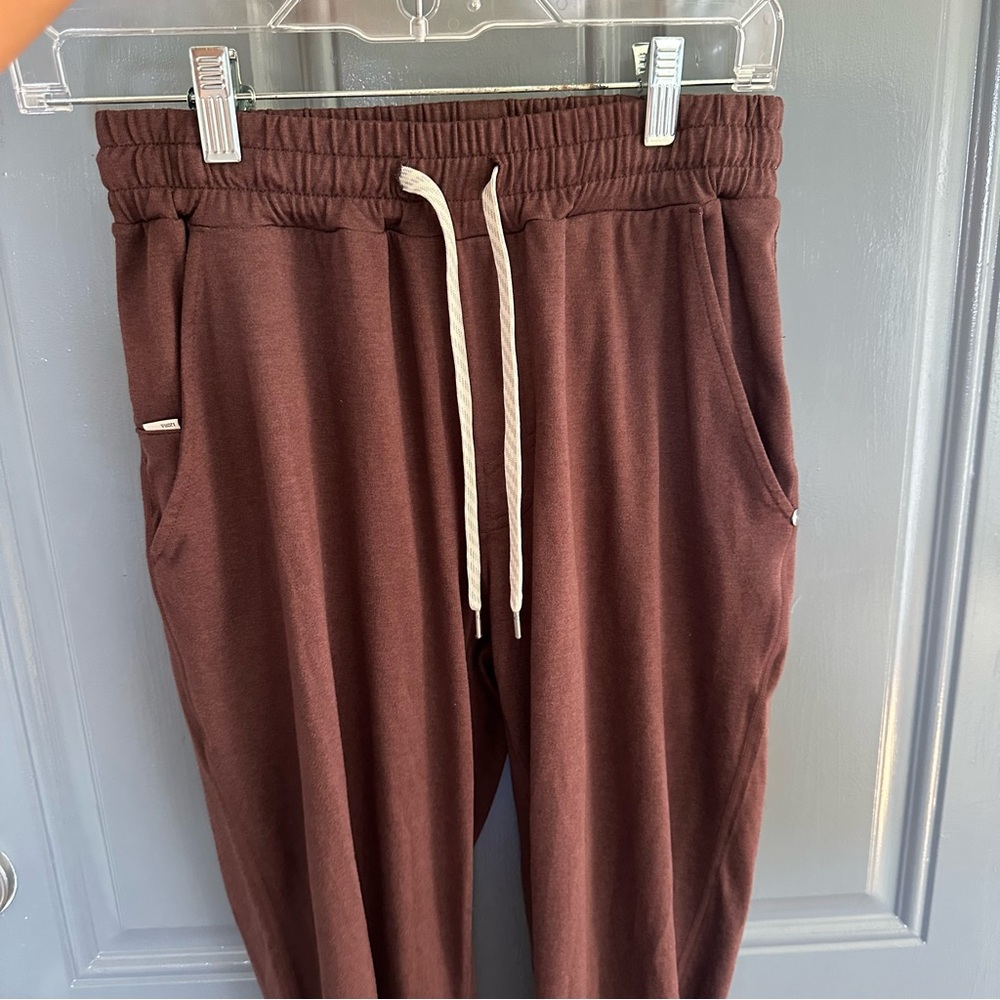 Men’s Vuori Ponto Performance Jogger Sweat Pants with Drawstring Small Brown